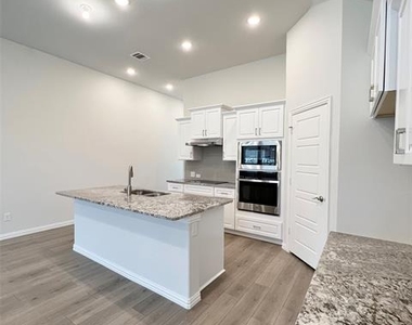 1310 Sundance Lane - Photo Thumbnail 11
