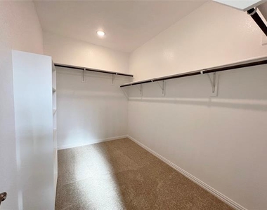 1310 Sundance Lane - Photo Thumbnail 23