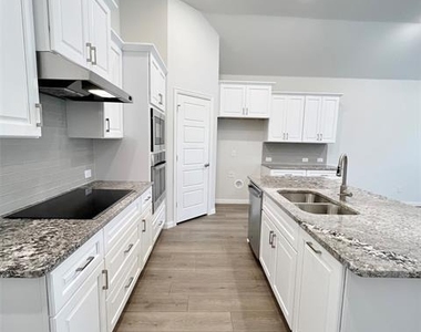 1310 Sundance Lane - Photo Thumbnail 14