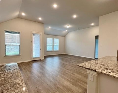 1310 Sundance Lane - Photo Thumbnail 3