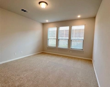 1310 Sundance Lane - Photo Thumbnail 18