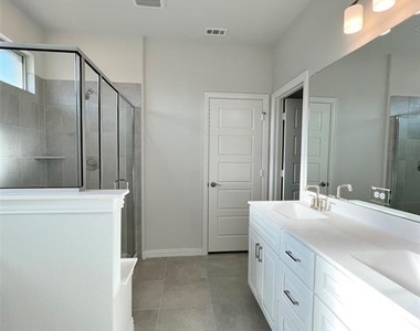 1310 Sundance Lane - Photo Thumbnail 21