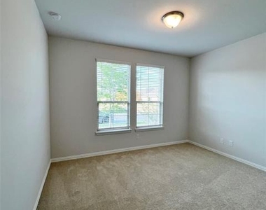 1310 Sundance Lane - Photo Thumbnail 26