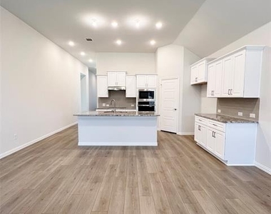 1310 Sundance Lane - Photo Thumbnail 9