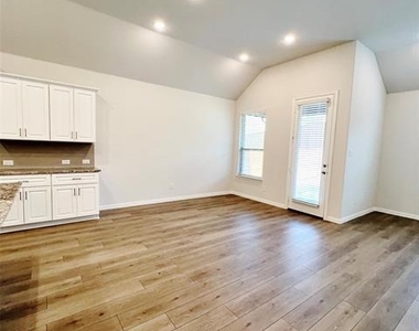 1310 Sundance Lane - Photo Thumbnail 16