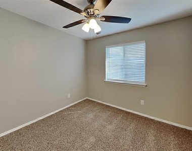 1016 Silver Spur Lane - Photo Thumbnail 11