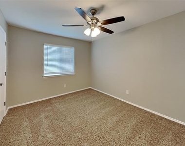 1016 Silver Spur Lane - Photo Thumbnail 13