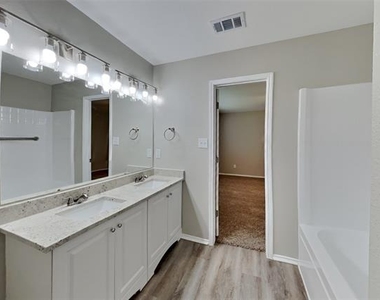 1016 Silver Spur Lane - Photo Thumbnail 9