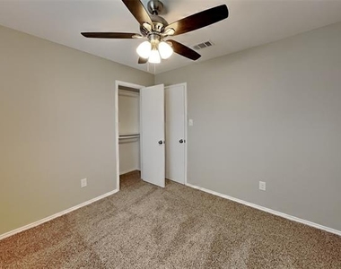 1016 Silver Spur Lane - Photo Thumbnail 10