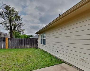 1016 Silver Spur Lane - Photo Thumbnail 16