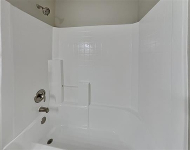 1016 Silver Spur Lane - Photo Thumbnail 15