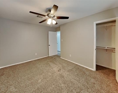 1016 Silver Spur Lane - Photo Thumbnail 12