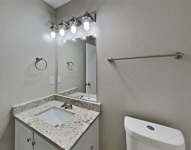 1016 Silver Spur Lane - Photo Thumbnail 14