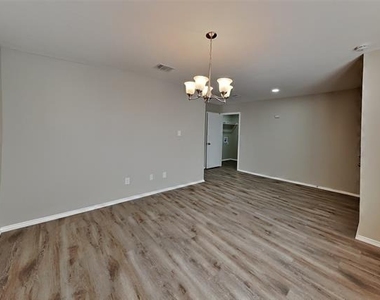 1016 Silver Spur Lane - Photo Thumbnail 3