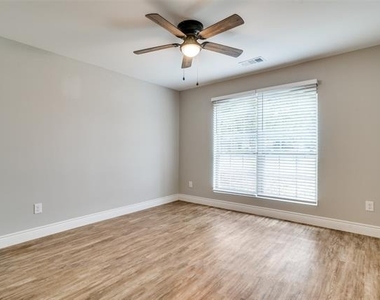2734 Waters Edge - Photo Thumbnail 17