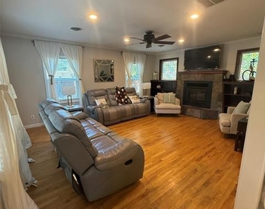 1808 Donna Street - Photo Thumbnail 5