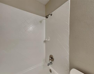 2505 Avalon Creek Way - Photo Thumbnail 10