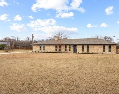 3327 Carriage Circle - Photo Thumbnail 4