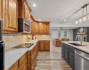 3327 Carriage Circle - Photo Thumbnail 19