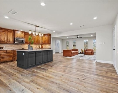 3327 Carriage Circle - Photo Thumbnail 14