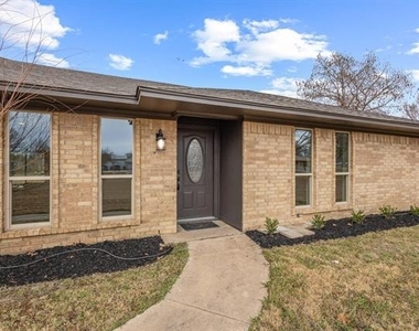 3327 Carriage Circle - Photo Thumbnail 5