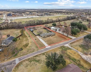 3327 Carriage Circle - Photo Thumbnail 1