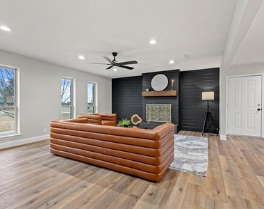 3327 Carriage Circle - Photo Thumbnail 10