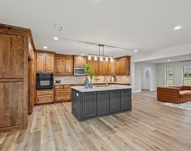 3327 Carriage Circle - Photo Thumbnail 15