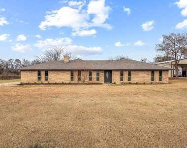 3327 Carriage Circle - Photo Thumbnail 3