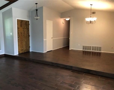 637 Red River Drive - Photo Thumbnail 3