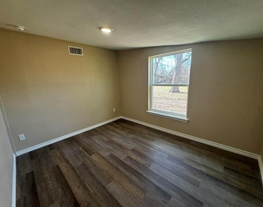 210 Reta Street - Photo Thumbnail 7