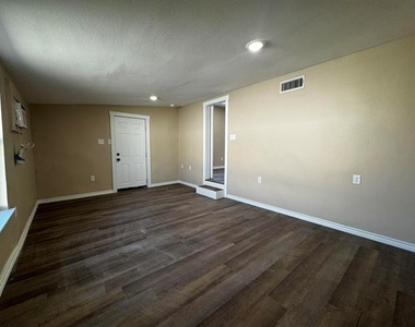 210 Reta Street - Photo Thumbnail 11