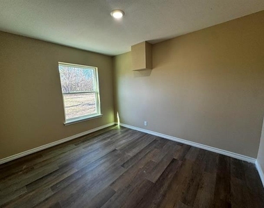 210 Reta Street - Photo Thumbnail 5