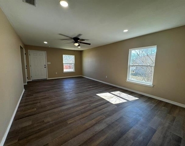 210 Reta Street - Photo Thumbnail 1