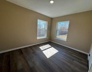 210 Reta Street - Photo Thumbnail 4