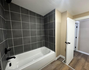 210 Reta Street - Photo Thumbnail 10