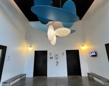 1001 Belleview Street - Photo Thumbnail 2