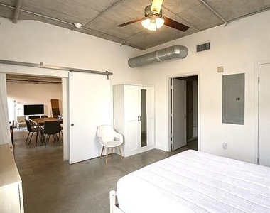 1001 Belleview Street - Photo Thumbnail 12