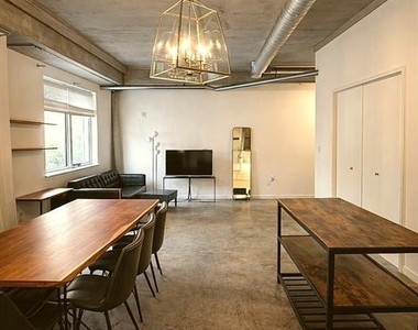 1001 Belleview Street - Photo Thumbnail 5