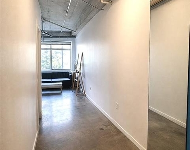 1001 Belleview Street - Photo Thumbnail 4