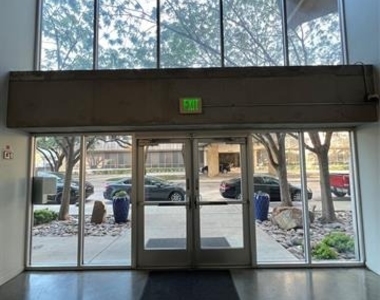 1001 Belleview Street - Photo Thumbnail 3