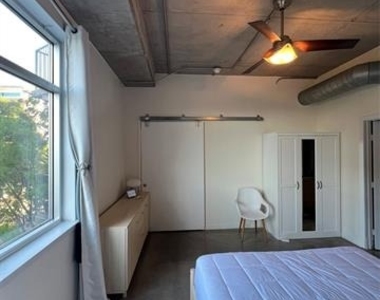 1001 Belleview Street - Photo Thumbnail 14