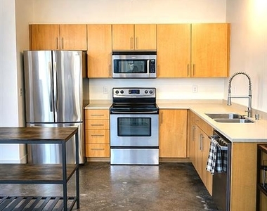 1001 Belleview Street - Photo Thumbnail 7