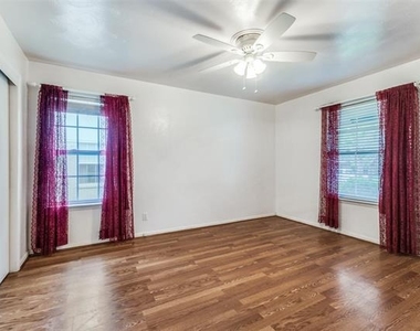 9210 Larchwood Drive - Photo Thumbnail 5