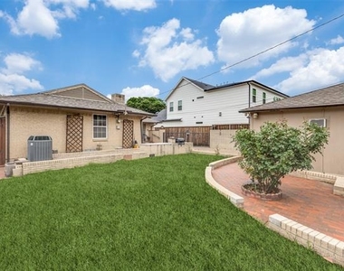 9210 Larchwood Drive - Photo Thumbnail 11