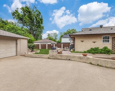 9210 Larchwood Drive - Photo Thumbnail 10
