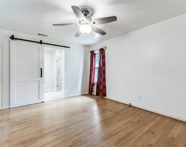 9210 Larchwood Drive - Photo Thumbnail 8
