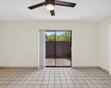 2500 Sw 18th Terrace - Photo Thumbnail 5