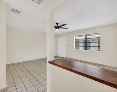 2500 Sw 18th Terrace - Photo Thumbnail 10