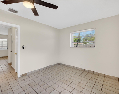 2500 Sw 18th Terrace - Photo Thumbnail 2